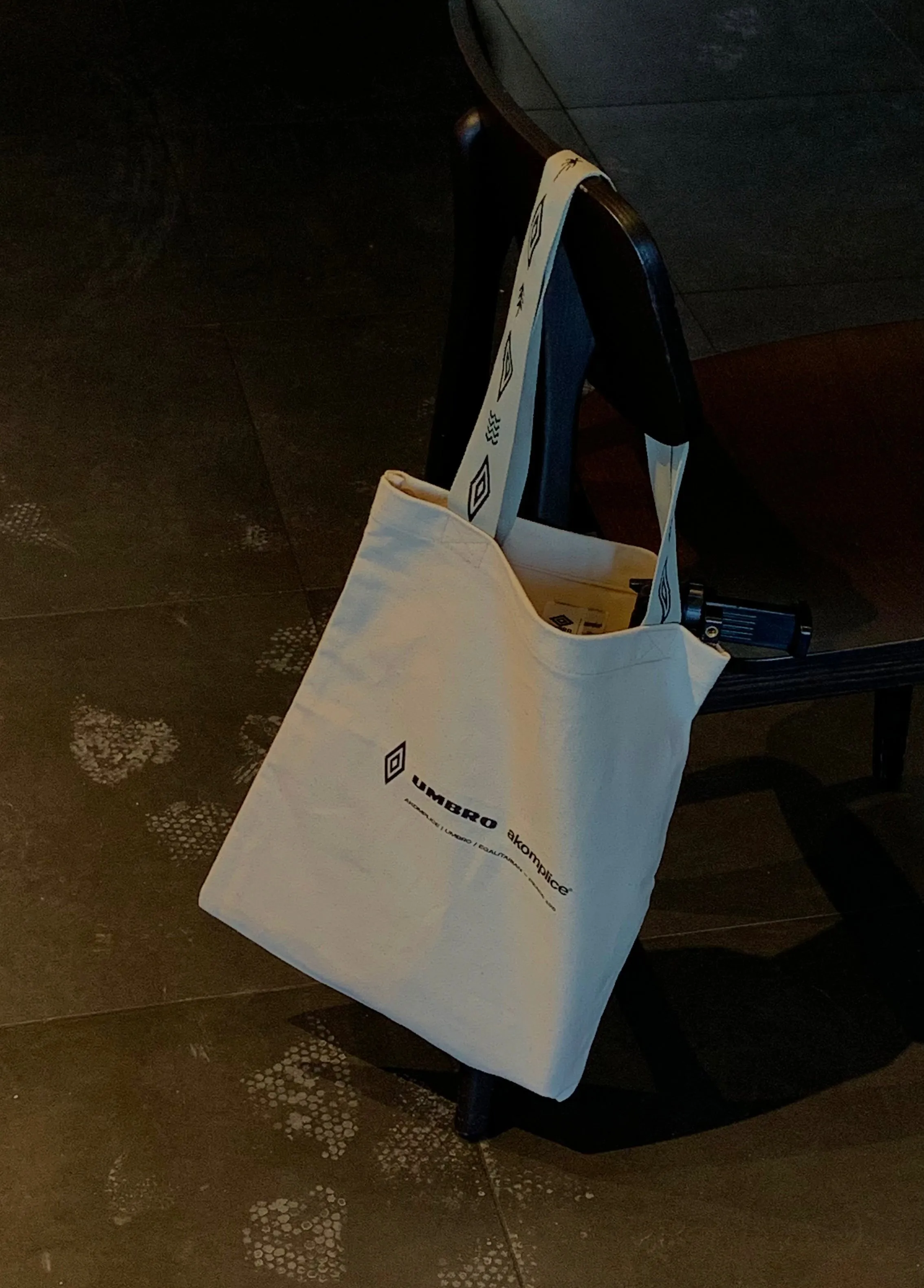 AKOMPLICE ALL LIFE DIAMOND TOTE