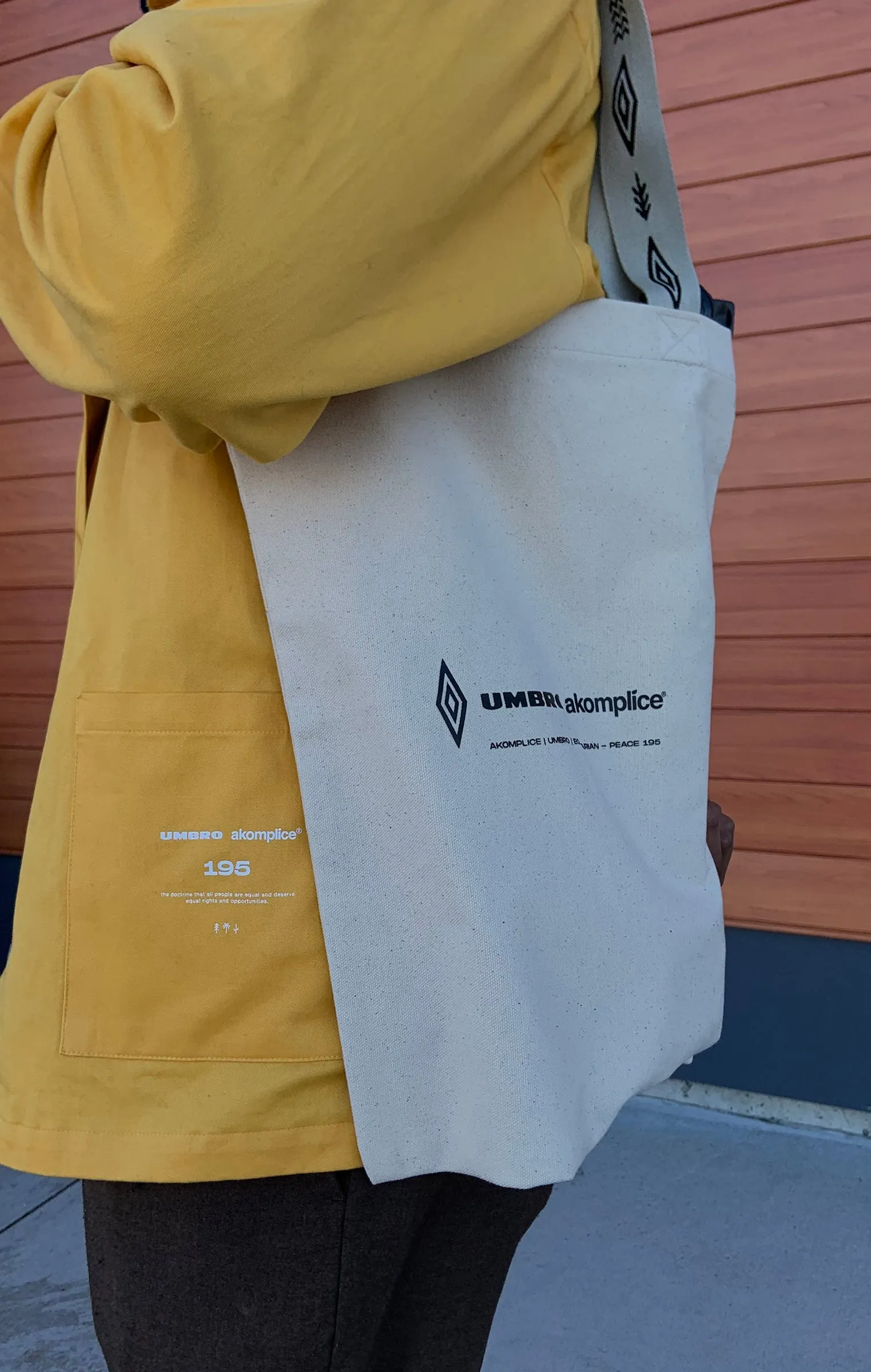 AKOMPLICE ALL LIFE DIAMOND TOTE