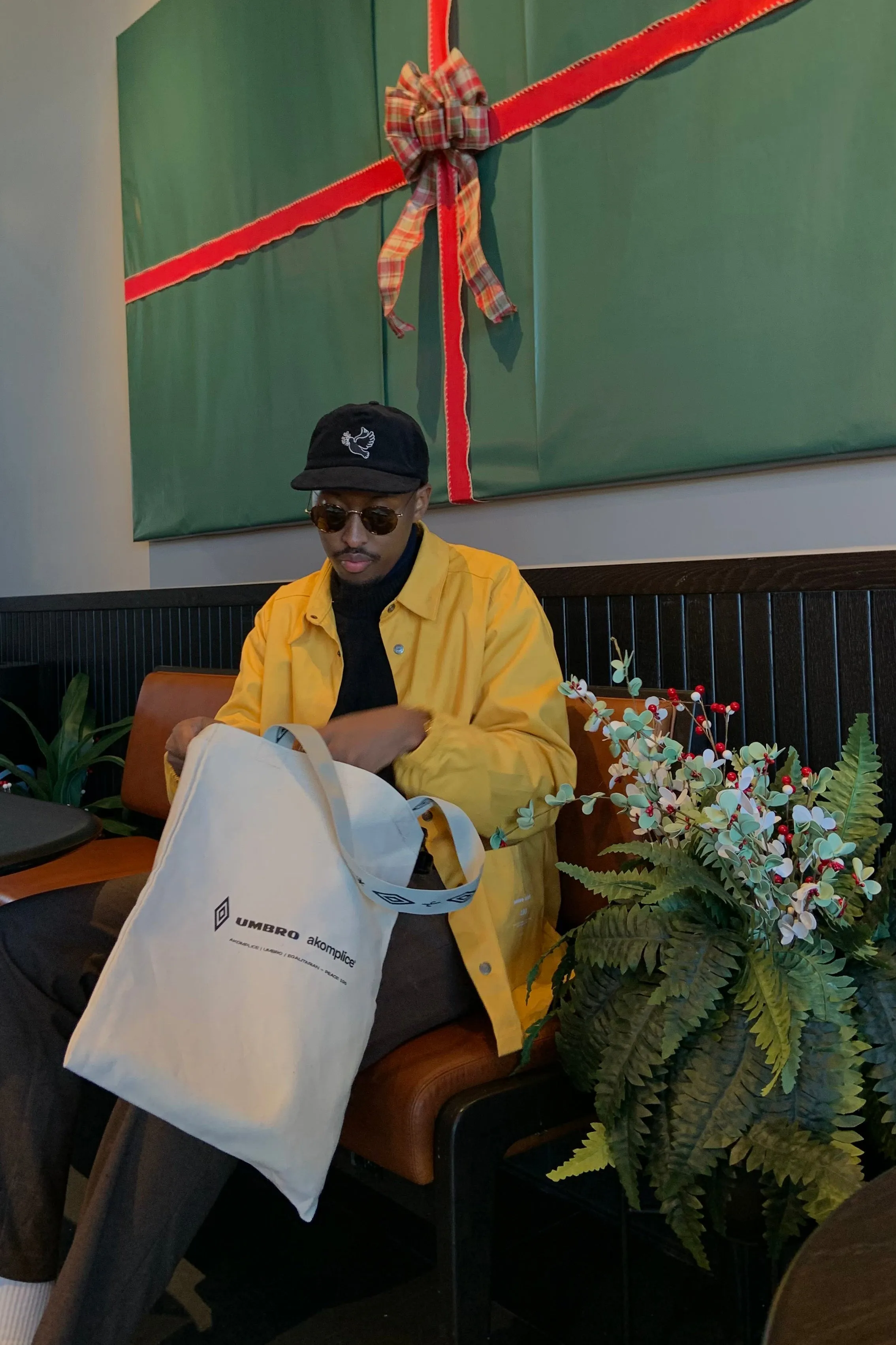 AKOMPLICE ALL LIFE DIAMOND TOTE