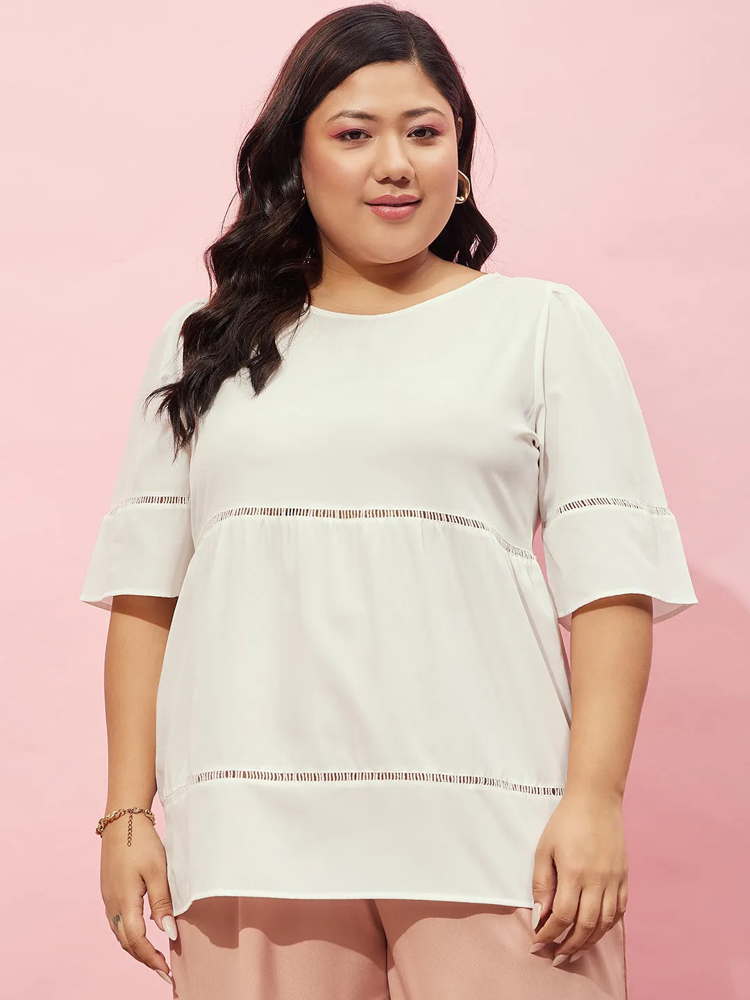 Berrylush Curve White Solid Round Neck Short Sleeve Regular Top