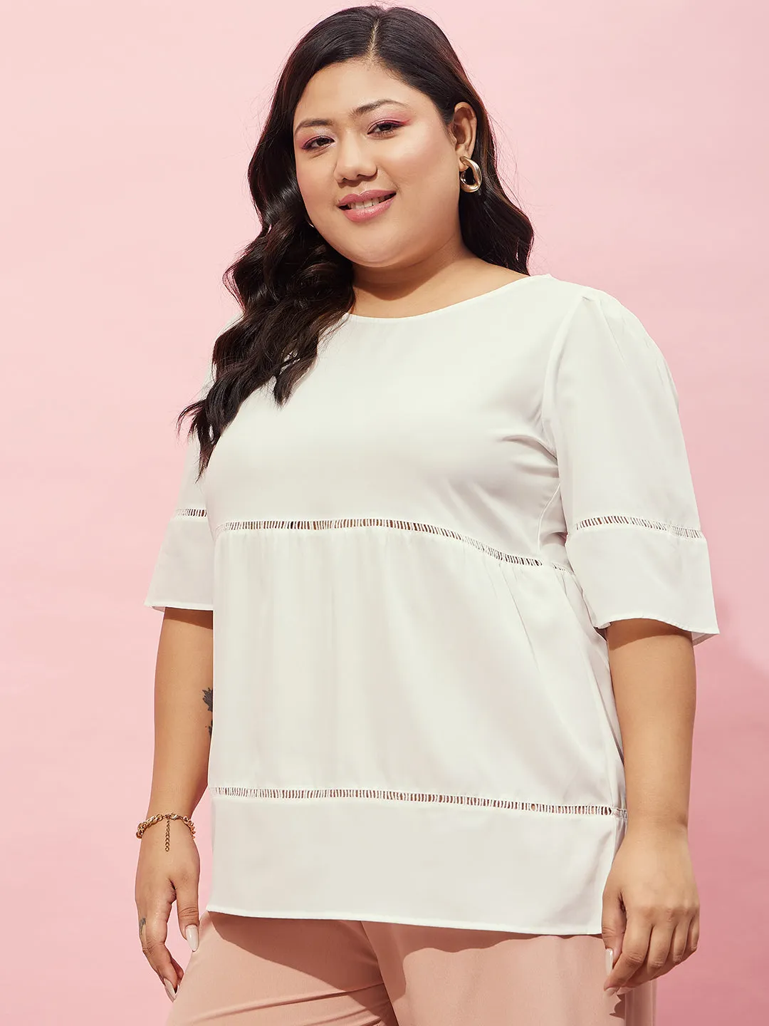 Berrylush Curve White Solid Round Neck Short Sleeve Regular Top