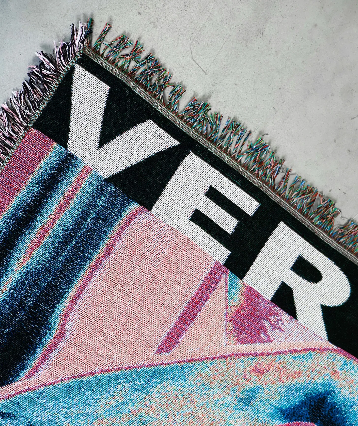 EUPHORIA WOVEN BLANKET