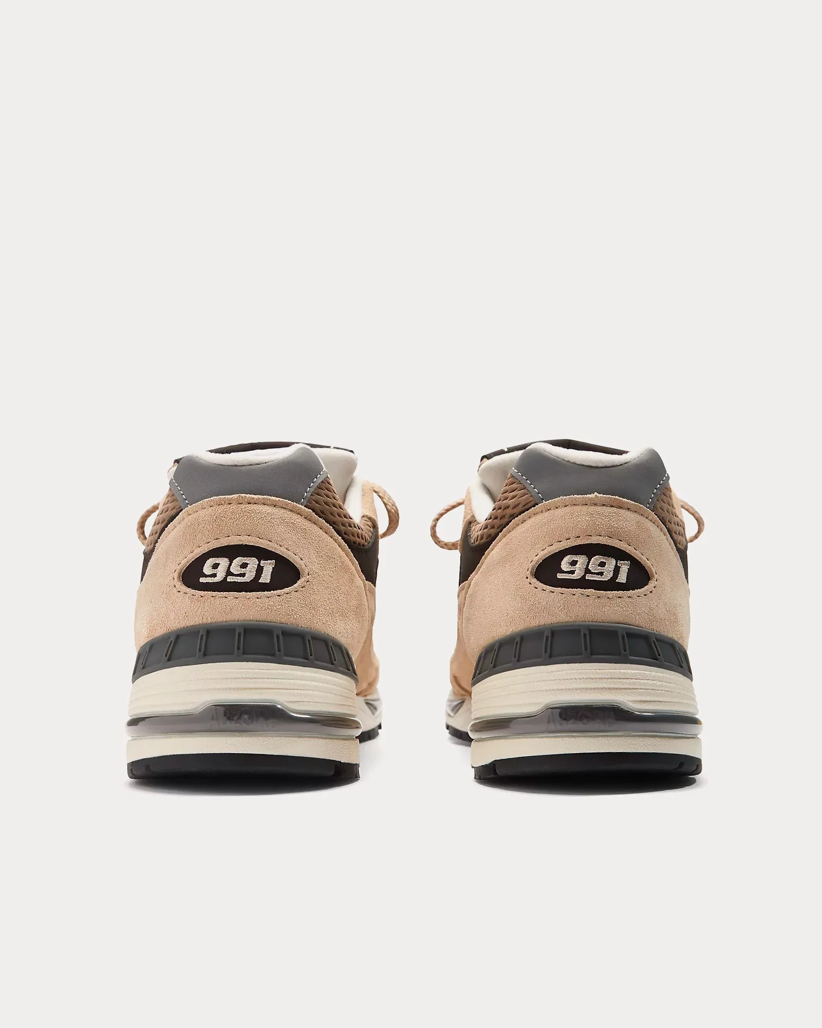 MADE in UK 991v1 Finale Pale Khaki / Silver Mink / Delicioso Low Top Sneakers