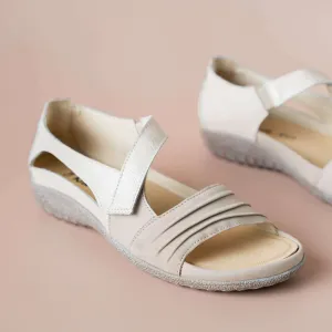 NAOT - Papaki in Beige/Ivory Patent