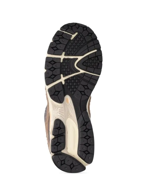 New Balance   2002 sneakers 