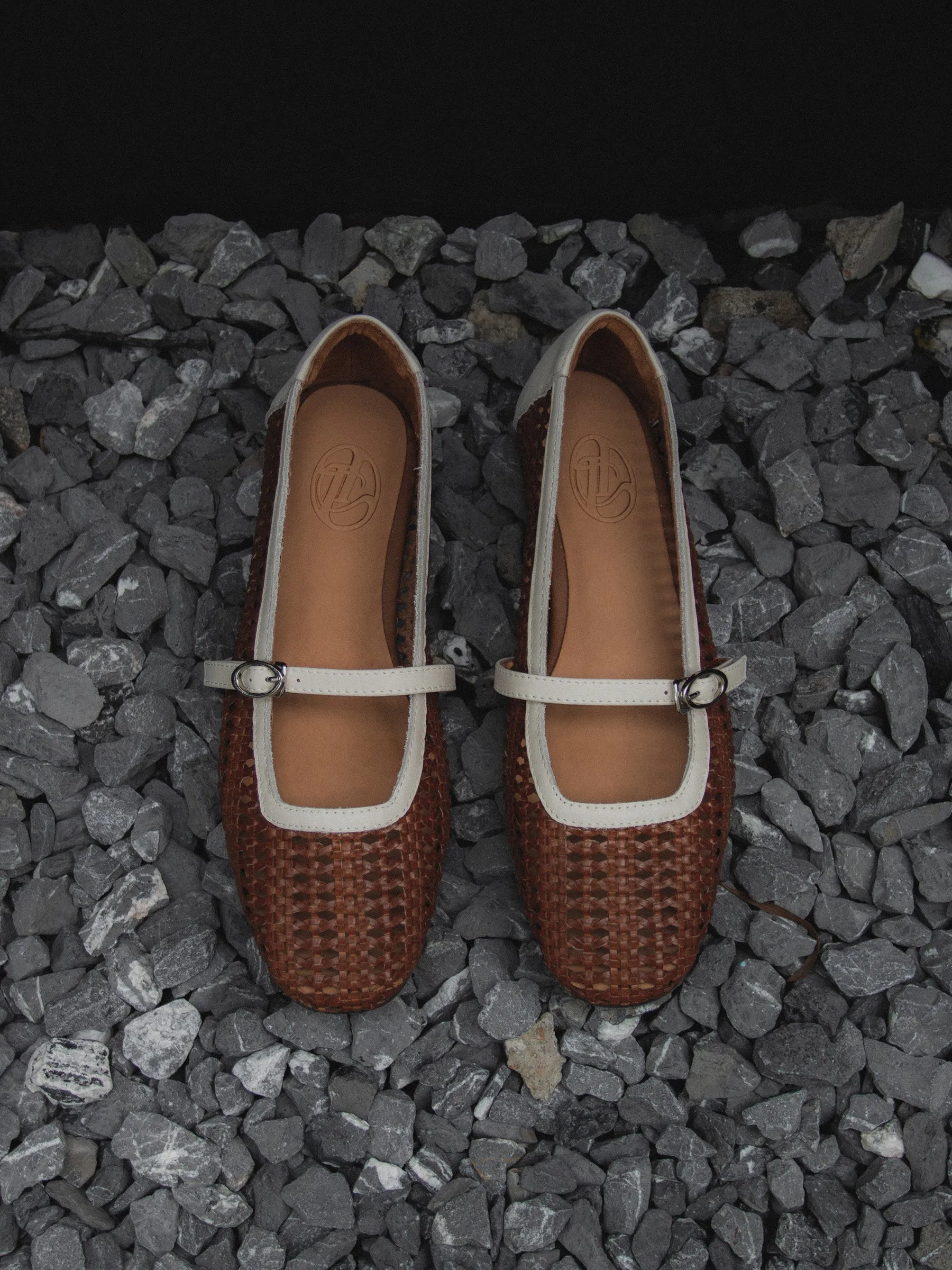 Noah 𖠁 Round Toe Woven Mary Jane Flats