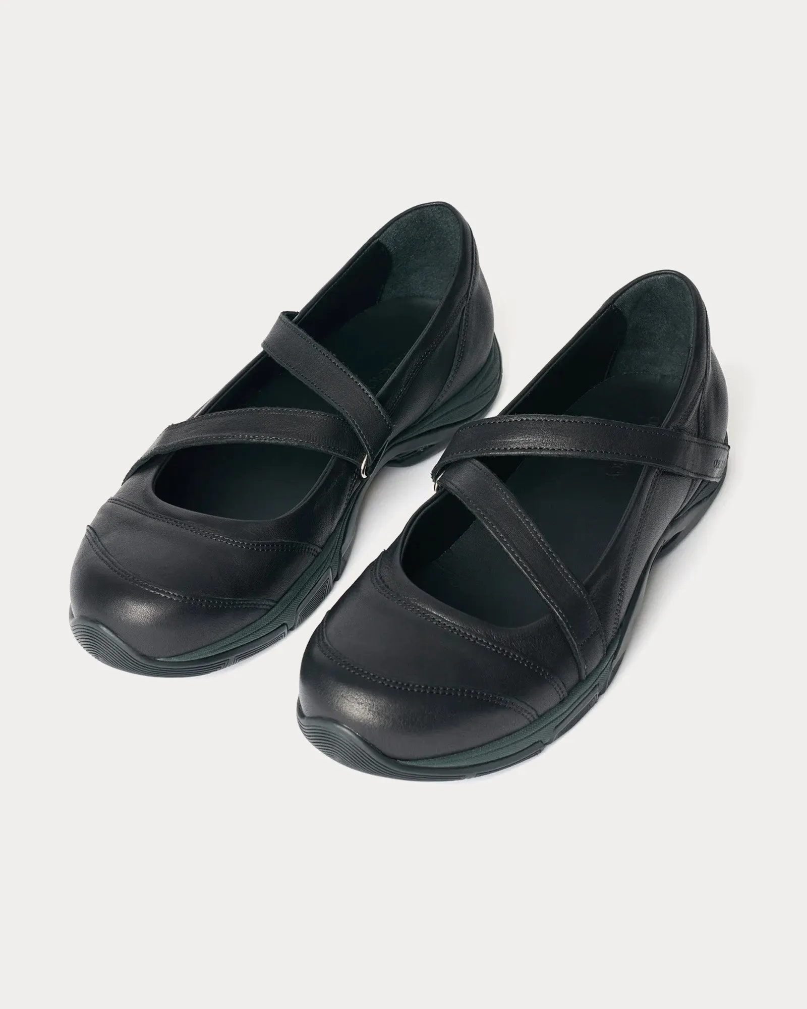 Sweetheart Dress Leather Black Swan Slip On Sneakers