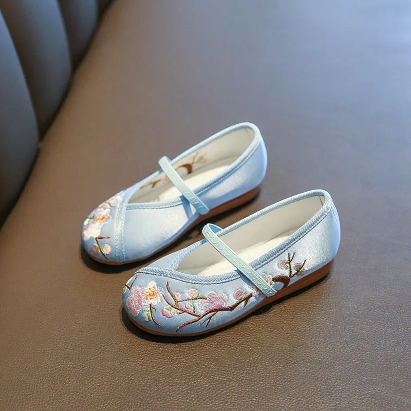 Traditional Girls' Chinese Floral Embroidery Shoes Dancing Shoes