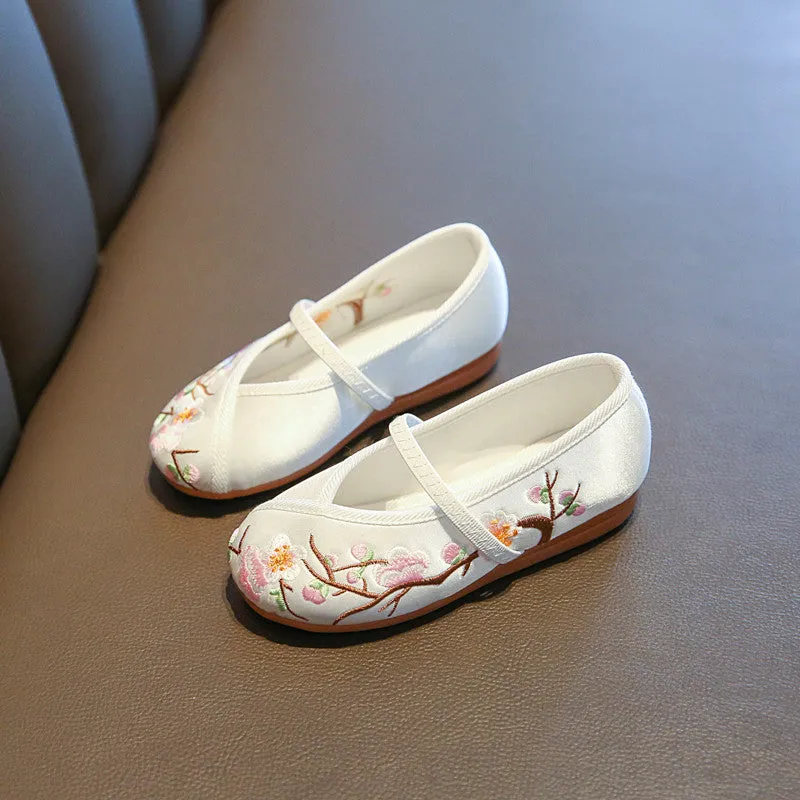 Traditional Girls' Chinese Floral Embroidery Shoes Dancing Shoes