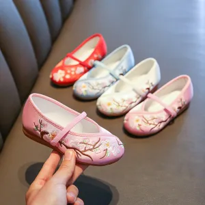 Traditional Girls' Chinese Floral Embroidery Shoes Dancing Shoes