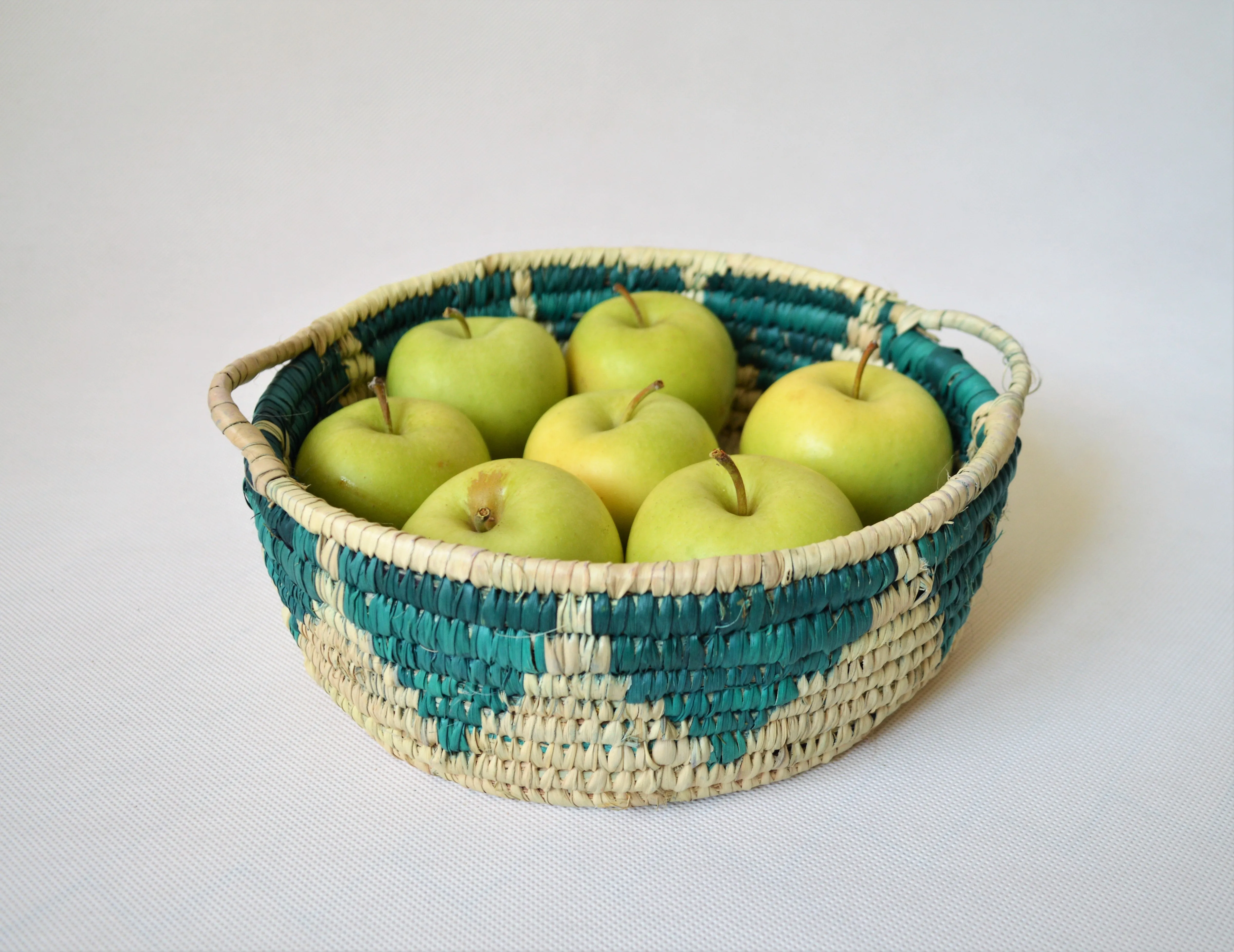 Woven fruit basket, Round